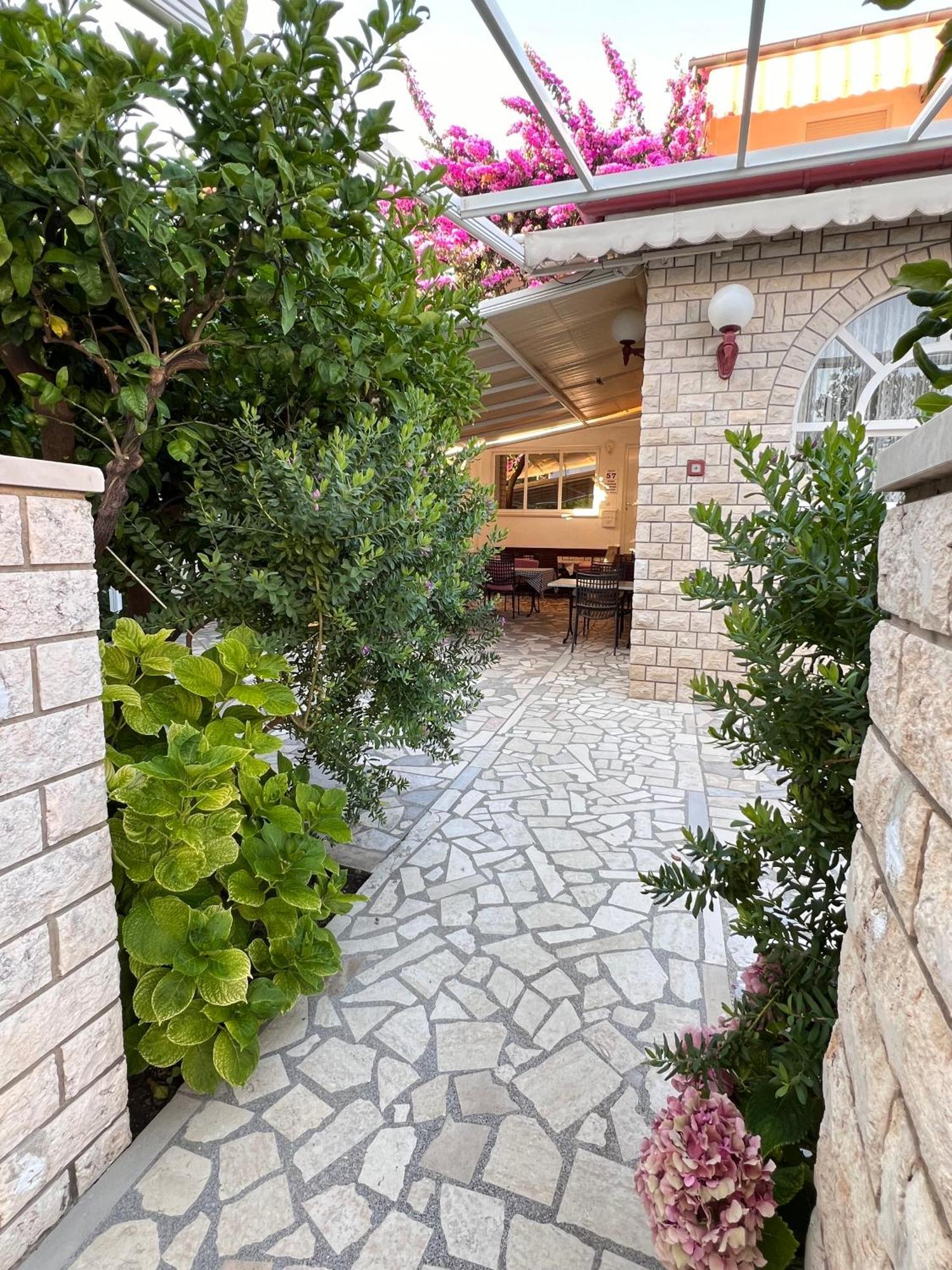 Bed & Breakfast Rab Palit Екстер'єр фото